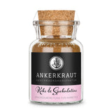 Plätzchen Gewürz von Ankerkraut im Korkenglas auf weißem Hintergrund.